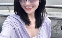 骑师与女记者马棚偷情